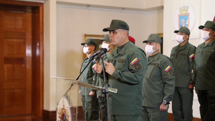 El titular de Defensa de Venezuela, Vladimir Padrino López, exhortó a sus pares colombianos a no cometer un delito contra la soberanía territorial venezolana