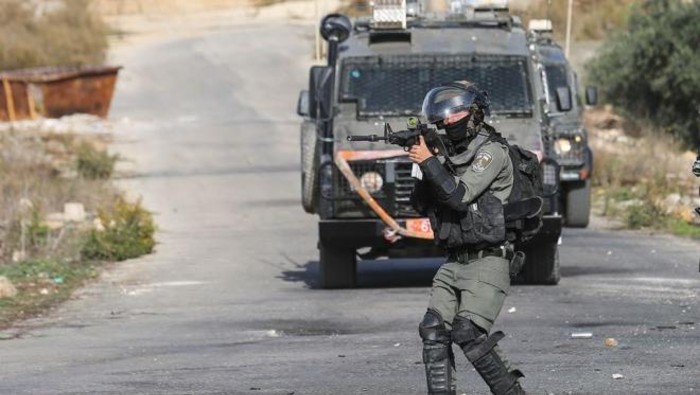 Los militares intentaron obstaculizar la labor de los reporteros que cubrían las protestas en la localidad de Deir Jarir