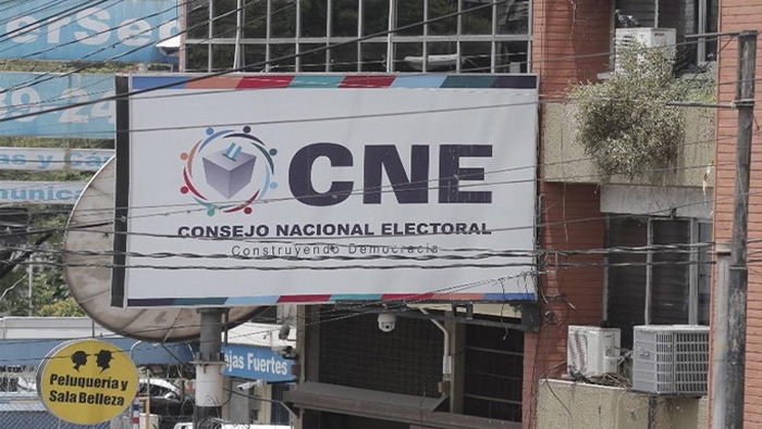 En estos momentos el Consejo Nacional Electoral procede al reconteo de las actas con inconsistencias.