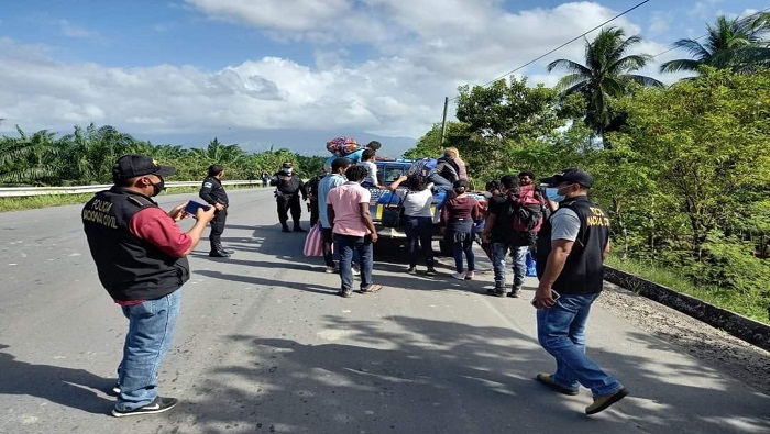 La Policía de Honduras incrementó sus operativos para disuadir a los migrantes que salieron el lunes hacia la frontera con Guatemala y procuran llegar a Estados Unidos.