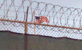 En una base militar que Estados Unidos ocupa de manera ilegal, mantiene, al margen de la ley, unos 40 presos acusados de lazos con el terrorismo.