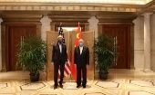 Los representantes en asuntos climáticos de China Xie Zhenhua y de EE.UU. John Kerry al termino de los diálogos en Shanghai   