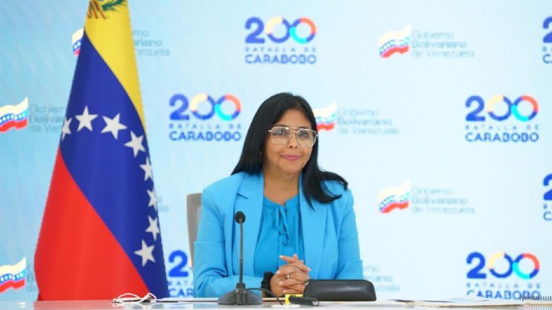 La vicepresidenta venezolana rechazó las declaraciones del presidente colombiano más temprano al intervenir en la Cumbre Iberoamericana.