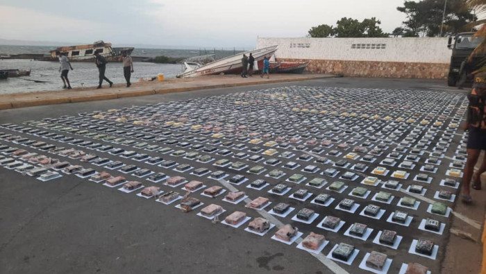 El Destacamento de Vigilancia Costera 53 incautó unos 1.000 kilos de cocaína frente a las costas de Araya, en el oriente de Venezuela.