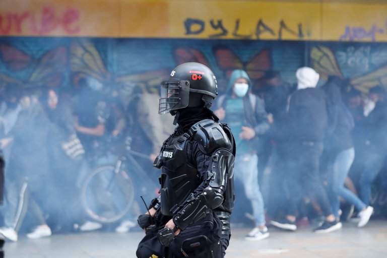 Los agentes del Esmad han reprimido manifestaciones en ciudades como Bogotá (capital), Medellín y Cali.