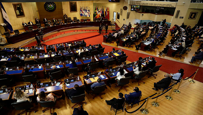 La destitución del fiscal general Raúl Melara fue aprobada con 64 votos de legisladores afín al presidente Bukele.