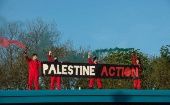 "Los crímenes de guerra que se están cometiendo dependen de la tecnología producida en los sitios de Elbit en todo el Reino Unido", afirmó el colectivo británico, Palestine Action. 