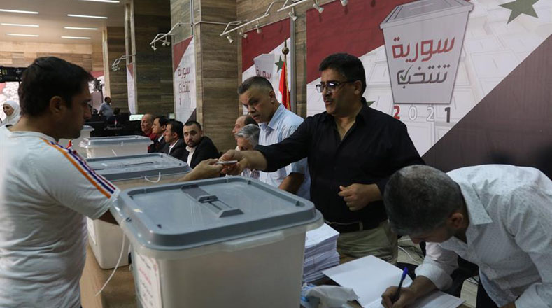 Además, precisaron que de las más de 12.100 urnas electorales dispuestas en las 14 provincias del país árabe, en los centros de votación de Alepo y Quneitra hubo una masiva participación, por lo que fueron suministradas nuevas urnas.