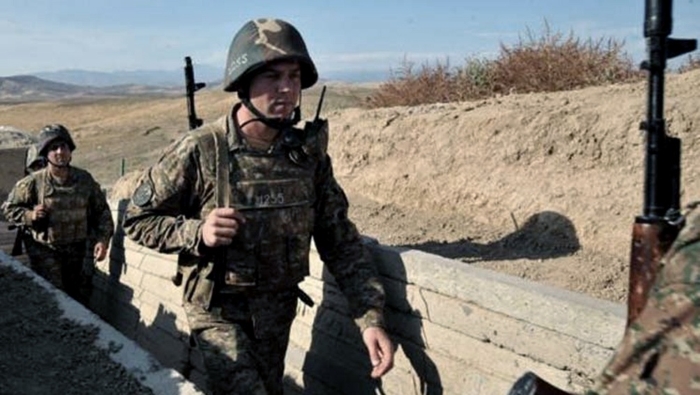 Armenia denunció que “mientras realizaban trabajos de ingeniería” seis miembros de su ejército fueron capturados por fuerzas azerbaiyanas.