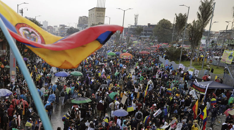 Los colombianos salieron una vez más a las calles para continuar las manifestaciones contra las políticas neoliberales impulsadas por el presidente Iván Duque.