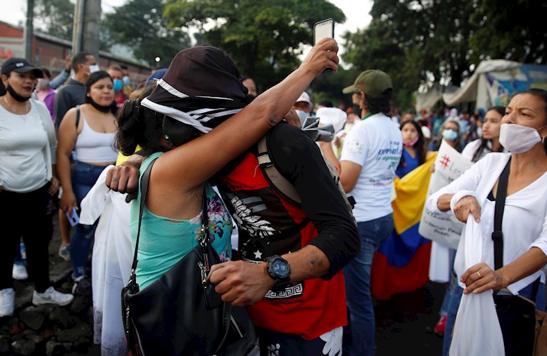 Medio centenar de muertos ha dejado la represión estatal contra las manifestaciones del Paro Nacional en Colombia en el último mes.