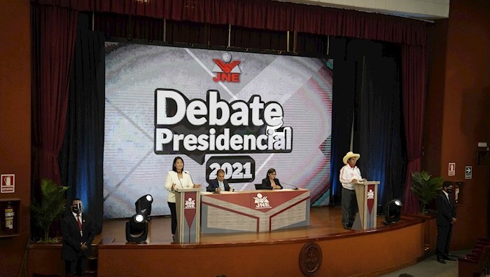 Según el sondeo, Castillo obtiene el 52,6 por ciento de los votos válidos, al tiempo que Fujimori alcanza el 47,4 por ciento.