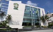  “Tras enormes protestas y con una pandemia muy grave, el gobierno de Bolsonaro acepta acoger el campeonato”, dijo PSOL.