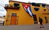 Los senadores solicitan revertir las políticas de sanciones contra Cuba aplicadas por la administración de Donald Trump .