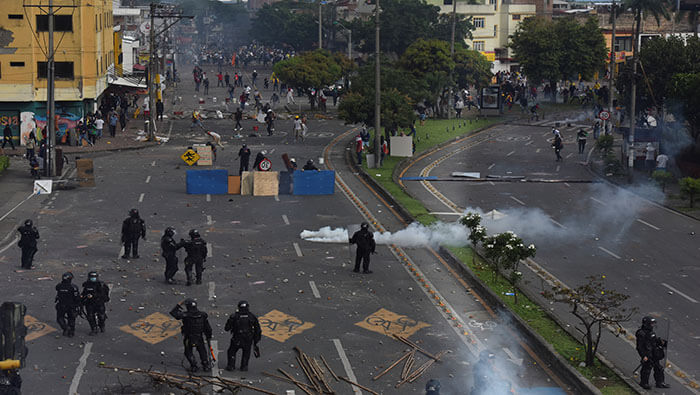 La jornada de violencia del pasado miércoles dejó en la capital colombiana al menos siete heridos.
