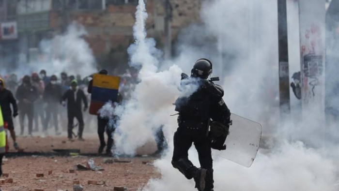 El decreto 575 sobre apoyo militar a las fuerzas del orden público en Colombia ha despertado una gran polémica.