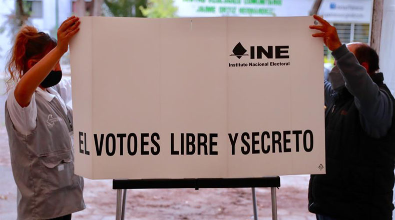 Por otra parte, más de 94 millones de mexicanos fueron llamados a participar en los mayores comicios de la historia en ese país, con 21.383 mil cargos de elección popular en disputa.