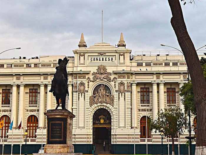 El poder legislativo peruano se constituye en medio de la polémica por la elección presidencial en el país.