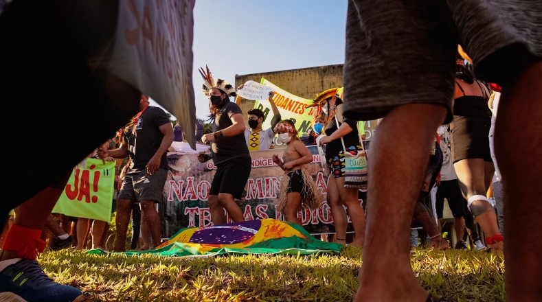 Indígenas en Brasil protestan contra explotación de sus tierras