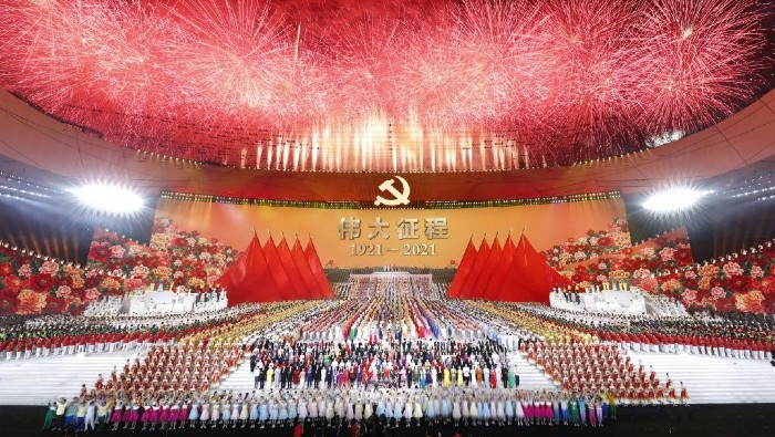 Un espectáculo con fuegos artificiales para conmemorar el centenario del PCCh tuvo lugar en el Estadio Olímpico de Beijing.