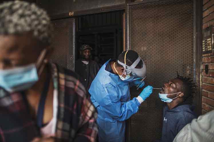 Sudáfrica ha vacunado contra la Covid-19 a más de 2.6 millones de personas, lo que representa un 4.5 por ciento de su población.