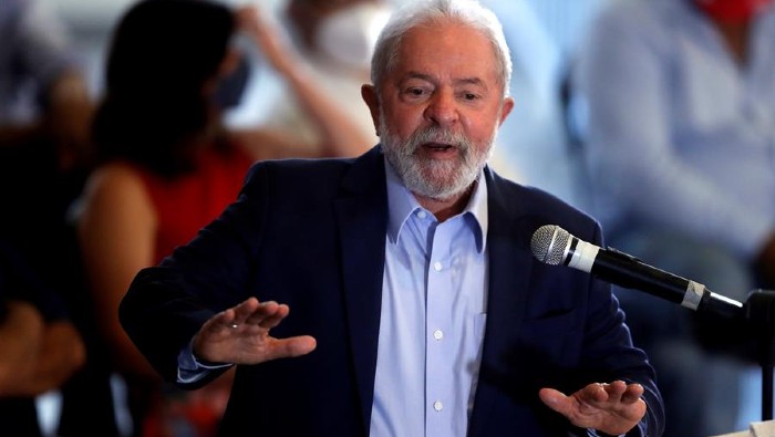 De acuerdo con el estudio, Bolsonaro se llevaría solamente al 32 por ciento del electorado frente al 49 por ciento que tomaría Lula.