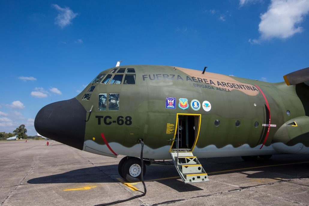 Un avión Hércules C-130 de la Fuerza Aérea argentina fue el encargado de transportar ilegalmente el material bélico a Bolivia.