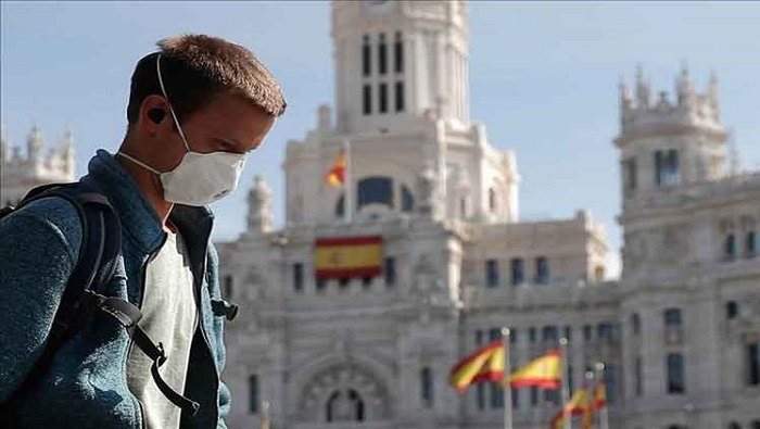 España reporta un incremento del 82 por ciento de casos positivos a la Covid-19 en la última semana.