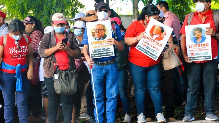 Militantes y simpatizantes del FMLN protagonizaron protestas durante el fin de semana en rechazo a lo que consideran un caso político.