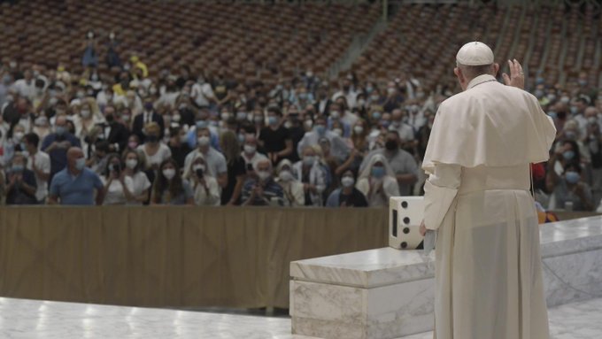 El Papa realizó primera audiencia general después de recuperarse de una cirugía.