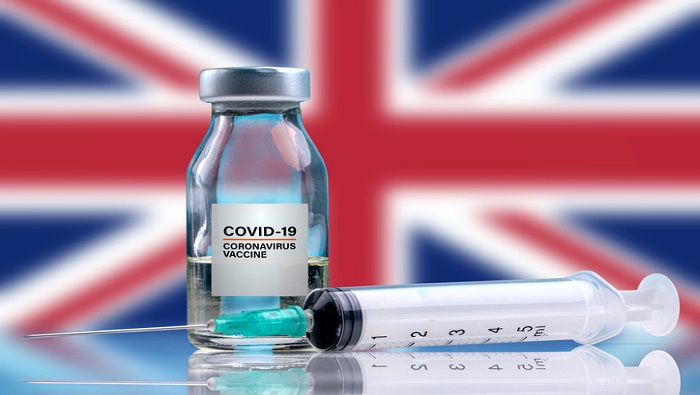 La única vacunas anti Covid-19 aprobada por las autoridades del Reino Unido para menores de 18 años es la Pfizer-BioNTech.