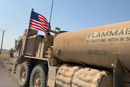 Tanques cisterna de Estados Unidos condujeron a Iraq el petróleo robado a Siria.