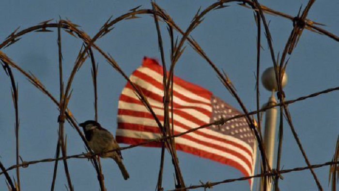 Las autoridades de EE.UU. han comentado que el cierre de la prisión era un objetivo planteado, pero no han emprendido acciones para cumplirlo.