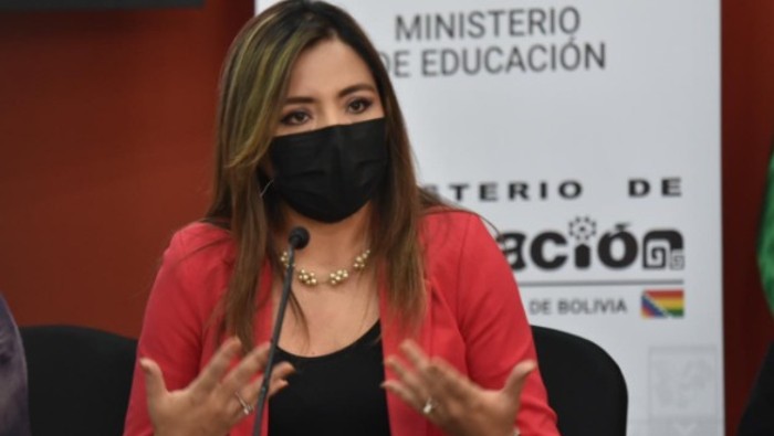 La viceministra de Comunicación de Bolivia, Gabriela Alcón, reveló que casi el 40 por ciento de la población vacunable tiene el esquema completo en el país.