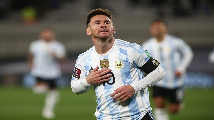 Argentina goleó a Bolivia 3-0 en la vuelta del público al estadio Monumental.