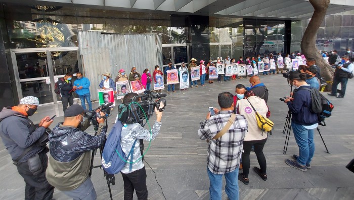 Los videos salen a la luz en el marco de una jornada de protestas de los padres de los normalistas de Ayotzinapa a 7 años de su desaparición.