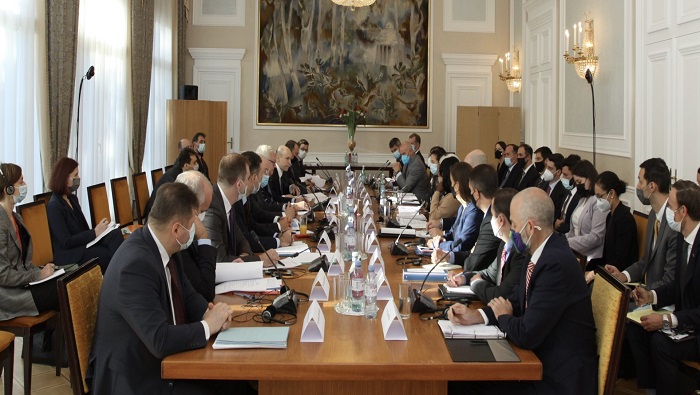 La reunión da seguimiento a acuerdos tomados en la cumbre del 16 de junio pasado entre los presidentes de Rusia y Estados Unidos.