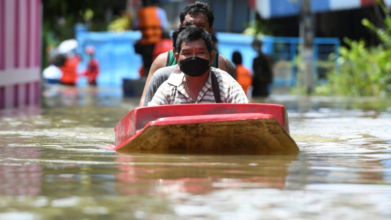 Inundaciones provocan diversas afectaciones en Bangkok, Tailandia