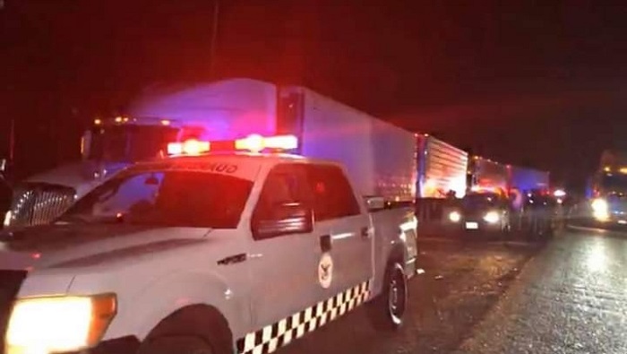 Los camiones que trasladaban a los migrantes fueron detenidos en un retén militar en la carretera Victoria-Monterrey, a seis horas de la frontera con EE.UU.