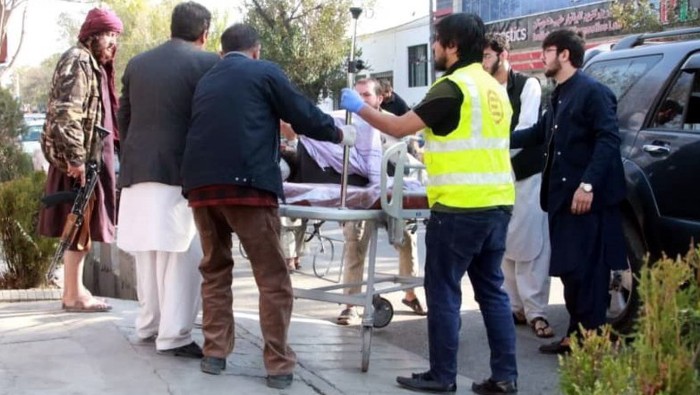 Una primera explosión estalló frente al hospital militar de Kabul y el otros se produjo en las cercanías del lugar.