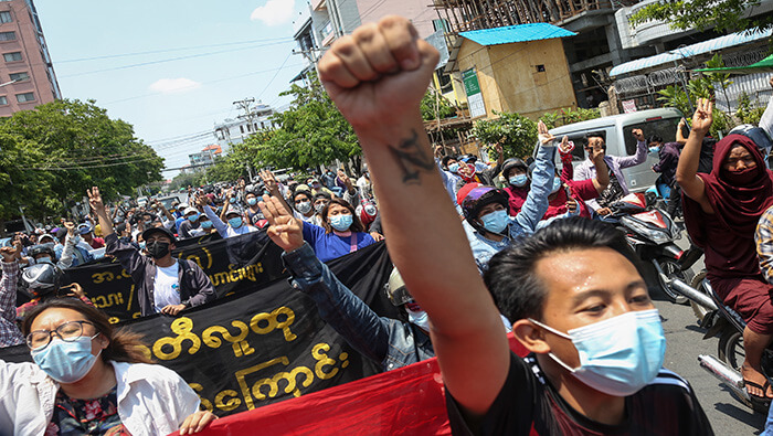 Miles de personas protestan contra el actual gobierno militar en Myanmar.