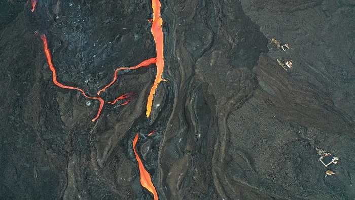 Se registró un aumento en el segundo delta lávico y un desbordamiento del lago de lava en la parte superior del cono.