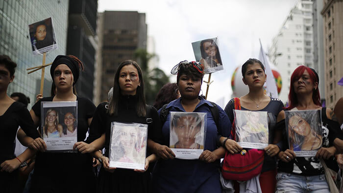 Mujeres brasileñas se movilizan en contra de la violencia de género en el país suramericano.