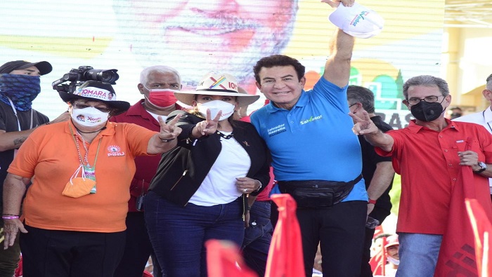 Xiomara Castro cayó en los comicios del 2013 frente al cuestionado actual mandatario de Honduras, Juan Orlando Hernández.