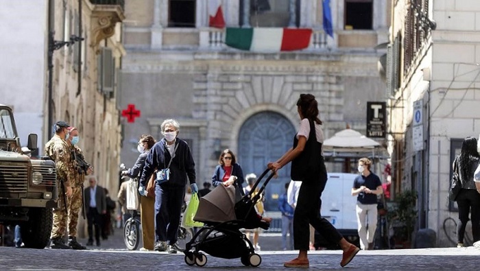 El primer ministro italiano considera que la vacunación en masa es la mejor defensa contra el virus.