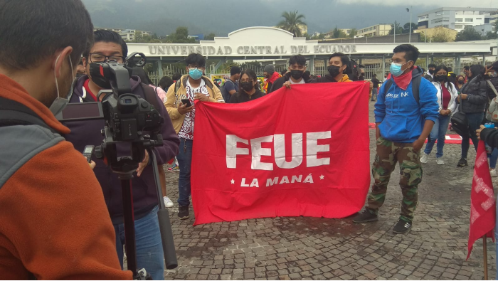 La manifestación fue convocada por la Federación de Estudiantes Universitarios del Ecuador, la de Estudiantes Secundarios y la de Servidores Universitarios; entre otras organizaciones.