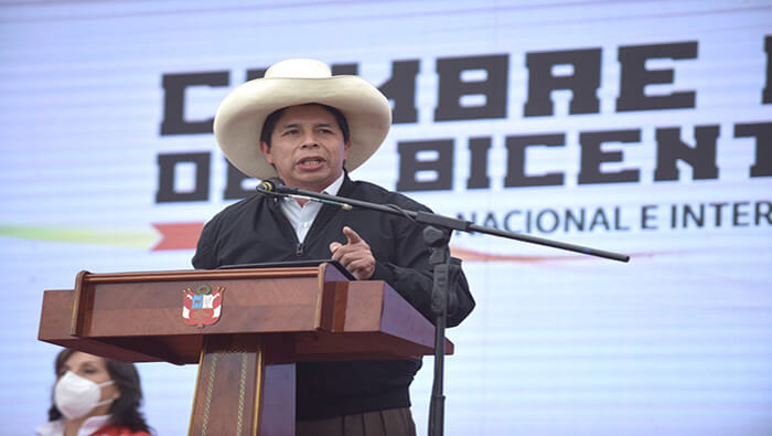 Pedro Castillo afirmó que sectores de la derecha peruana que insisten en negar el mandato electoral.
