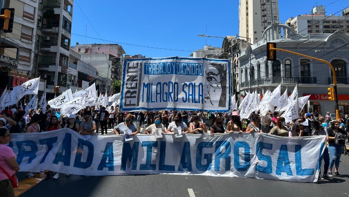 Milagro Sala se encuentra detenida desde 2016 y hace poco más de un año está en reclusión domiciliaria, lo cual es reclamado por organizaciones sociales e indígenas.
