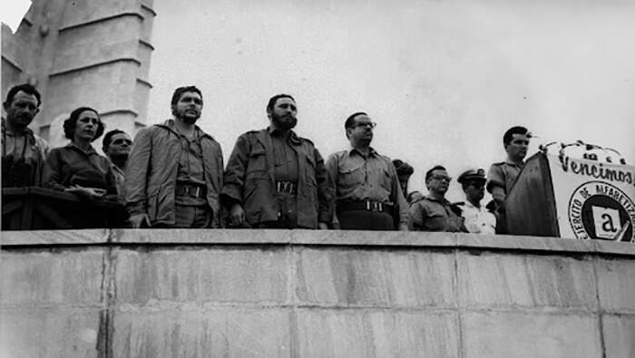 Frente a miles de personas el líder de la Revolución Cubana, Fidel Castro proclamó a Cuba como territorio libre de analfabetismo.