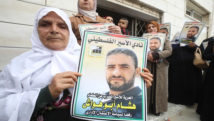 Los palestinos demandan la liberación de Hisham Abu Hawash, quien se ha convertido en símbolo de la resistencia contra la ocupación israelí.